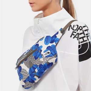 The North Face Blue Floral Fanorak packable Jacket size Medium